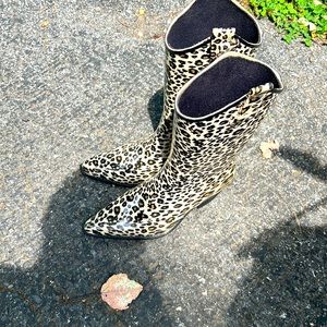 Leopard or cheetah cowboy rain boots super cute 🥰 size 7